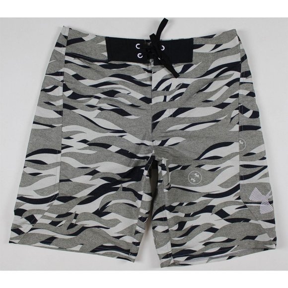 NEW Under Armour Bergwind Camo Boardshorts MENS 32 - Picture 1 of 7